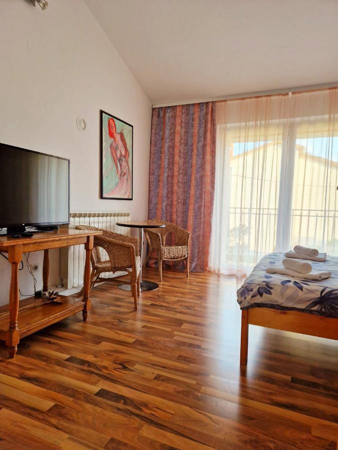 Olive Tree Apartments โรวีน ภายนอก รูปภาพ